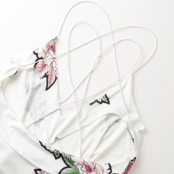 Strappy Open Back Cross Front Floral Print Romper - Picture 5 of 6